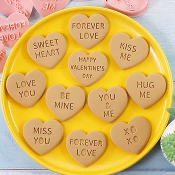 10 adet / takım 3D sevgililer Günü Çerez Kesiciler Bisküvi Embossers Düğün Kalıp DIY Aşk Kalp Fondan Damga Kek Pişirme Araçları