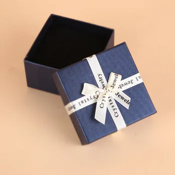 DoreenBeads Derin Mavi Renk Mücevher Kutusu Beyaz Şerit Ilmek Takı Ambalaj Ekran Kağıt Hediye Kutuları 8x8x5 cm Toptan 1 Parça